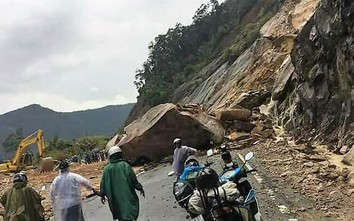 Nổ mìn phá đá chắn đường, thông tuyến QL27C Nha Trang-Đà Lạt