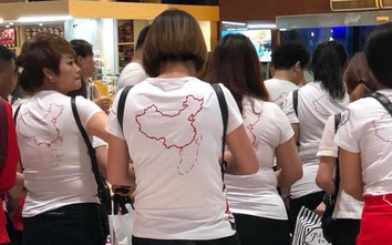 Làm rõ vụ du khách Trung Quốc mặc áo in hình "lưỡi bò"