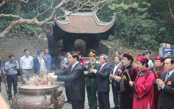 Chủ tịch nước Trần Đại Quang dâng hương tưởng nhớ các Vua Hùng