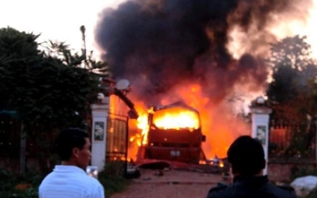 Cháy xe khách ở Lào, một gia đình người Việt thương vong