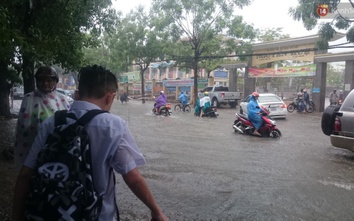 Nghệ An: 700.000 học sinh nghỉ học tránh bão số 10