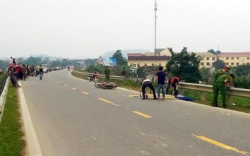 Nghi say rượu đâm xe vào hộ lan QL46, 2 thanh niên thương vong