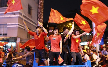 "Tiếp lửa" Olympic Việt Nam: Phấn khích thôi, đừng quá khích!