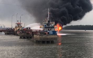 Thủ tướng chỉ đạo xử lý sự cố cháy tàu chở 2.000 tấn dầu