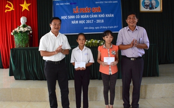 Báo Giao thông tặng quà học sinh nghèo Kiên Giang