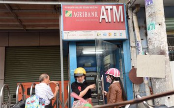 Khách hàng tố "bỗng dưng" mất tiền trong tài khoản ATM của Agribank