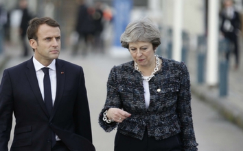 Ông Macron, bà May bị chỉ trích vì tham gia không kích Syria