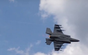 VIDEO: Siêu tiêm kích F-35 trình diễn ấn tượng trong chế độ "quái thú"