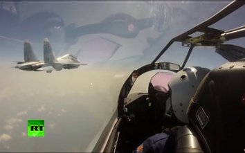 VIDEO: Không quân Nga phô diễn sức mạnh trong lễ kỉ niệm thành lập