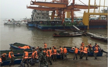 Chìm tàu trên sông Dương Tử: Hàng trăm người mất tích