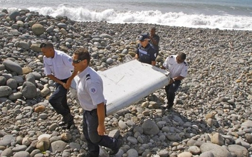 Tìm được thêm cửa máy bay nghi của MH370 trên đảo Reunion