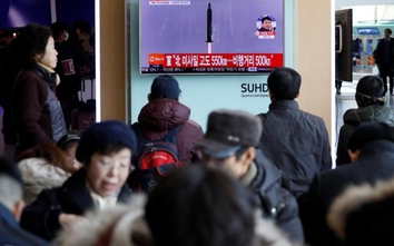 Ông Kim Jong Un trực tiếp thị sát thử tên lửa tầm trung
