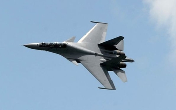Tiêm kích Trung Quốc áp sát máy bay “ngửi hạt nhân” của Mỹ