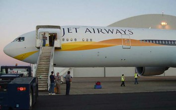 Hãng hàng không Ấn Độ đình chỉ phi công vì tát cơ phó