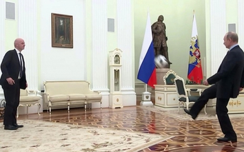 Video Tổng thống Nga Vladimir Putin trổ tài đá bóng