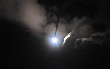 Syria bắn rơi tên lửa bay qua 2 căn cứ không quân