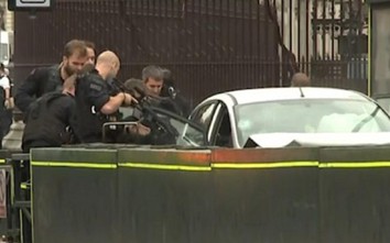 Cận cảnh cảnh sát London bắt nghi phạm xe "điên" đâm người đi bộ