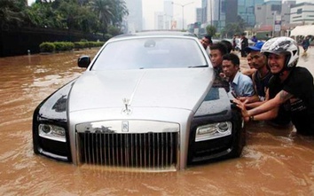 Cứu hộ giao thông bày mẹo tránh ngập nước, thủy kích