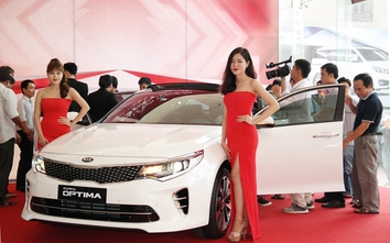 Thaco tặng Kia Optima cho HLV đội tuyển U23 Việt Nam