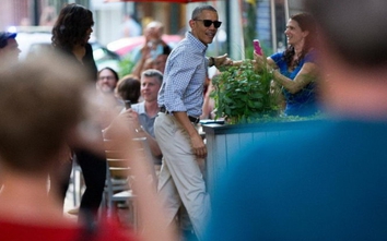 Vợ chồng Tổng thống Obama hẹn hò ngay sau khi ông về nước