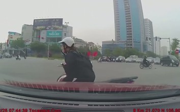 Video: Tài xế bó tay trước màn "diễn xiếc" của hai nữ "ninja Lead"