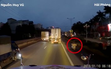 Video: Người phụ nữ ngã sát bánh xe container và cái kết bất ngờ