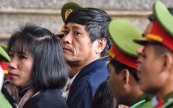 Cựu tướng Nguyễn Thanh Hóa bất ngờ rời khu xét xử, đi bệnh viện