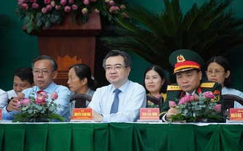Phó Bí thư Thường trực Thành ủy Thành phố Hồ Chí Minh Nguyễn Thanh Nghị dự Lễ giao quân tại thành phố Thủ Đức
