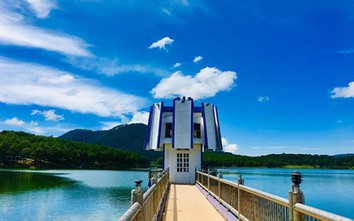Đừng quên check in hồ nước xanh biếc long lanh khi tới Đà Lạt