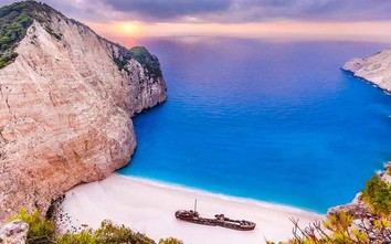 Bãi biển đắm tàu đẹp nhất Hy Lạp, khung cảnh hoang sơ đẹp đến “lịm tim”