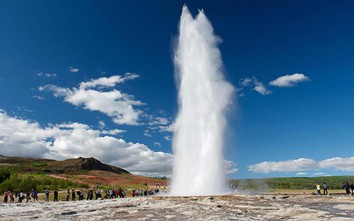 Mạch nước phun ngoạn mục nhất Iceland khiến du khách vừa sợ vừa thích thú