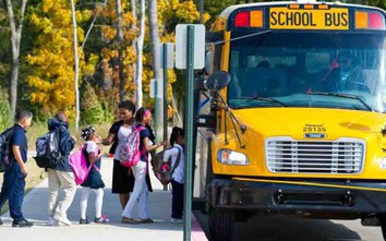 Dạy ngay cho bé những quy tắc an toàn khi đi xe buýt của trường