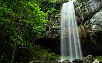 Khung cảnh tuyệt đẹp đằng sau 10 thác nước "hot" nhất Nhật Bản