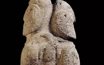 Cận cảnh bức tượng đá 2 mặt kỳ lạ trên đảo Phục Sinh