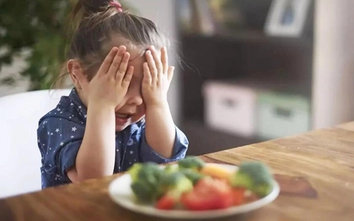 3 thói quen xấu khi ăn khiến trẻ khó hòa đồng, bị xa lánh