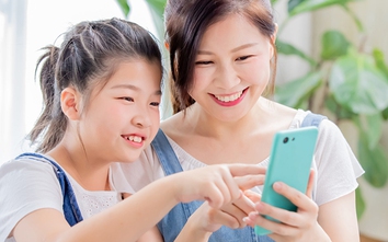 Nghiên cứu của ĐH Stanford: Cha mẹ đừng quá lo lắng về thời điểm mua điện thoại cho trẻ