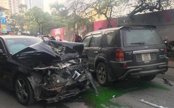 Video: Toàn cảnh vụ xe điên gây tai nạn liên hoàn trên phố Ngọc Khánh