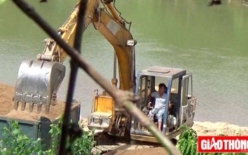 Video: Cận cảnh "cát tặc" lộng hành, sông Krông Nô "kêu cứu"
