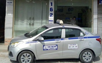 Taxi Sao Thủ đô bị "tố" sử dụng phù hiệu ngoại tỉnh hoạt động tại Hà Nội
