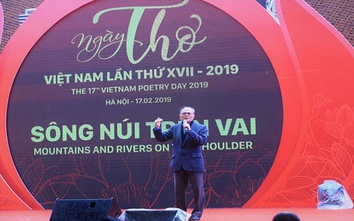 Tranh cãi câu dịch tiếng Anh "ngớ ngẩn" trong Ngày thơ Việt Nam 2019