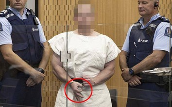 Sát thủ thảm sát ở New Zealand ra dấu phân biệt chủng tộc tại tòa