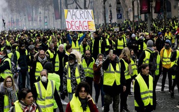 Phe “Áo vàng” biểu tình quá khích, tấn công cảnh sát tại Paris