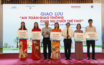 Trao giải cho giáo viên, học sinh tham gia chương trình giáo dục ATGT