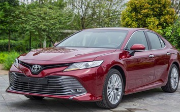 Cú sốc về giá của Toyota Camry 2019 nói lên điều gì?