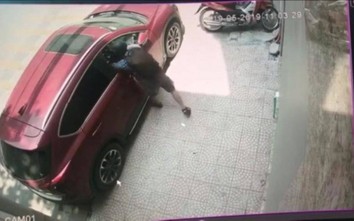 Nam thanh niên trộm đồ trong ô tô nhanh như chớp khiến chủ xe đứng hình