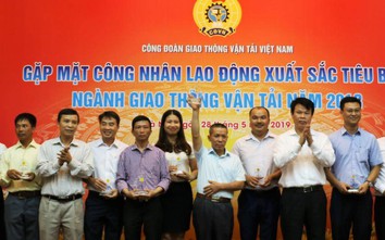 105 công nhân lao động xuất sắc nhận Kỷ niệm chương của Công đoàn GTVT VN