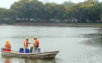 Chủ tịch Chung yêu cầu thanh tra việc mua bán chất làm sạch hồ Hà Nội