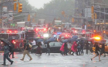 Máy bay trực thăng rơi giữa trung tâm thành phố New York, Mỹ