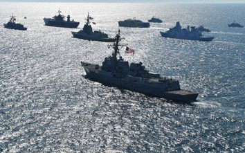 Hải quân Nga tập tấn công tàu chiến khi chiến hạm NATO diễn tập ở Baltic