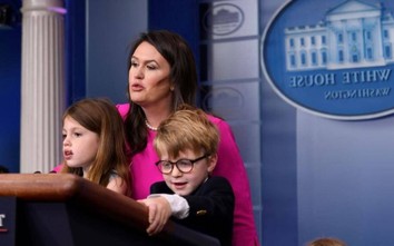 Thư ký báo chí của ông Trump bất ngờ xin thôi việc về chăm con